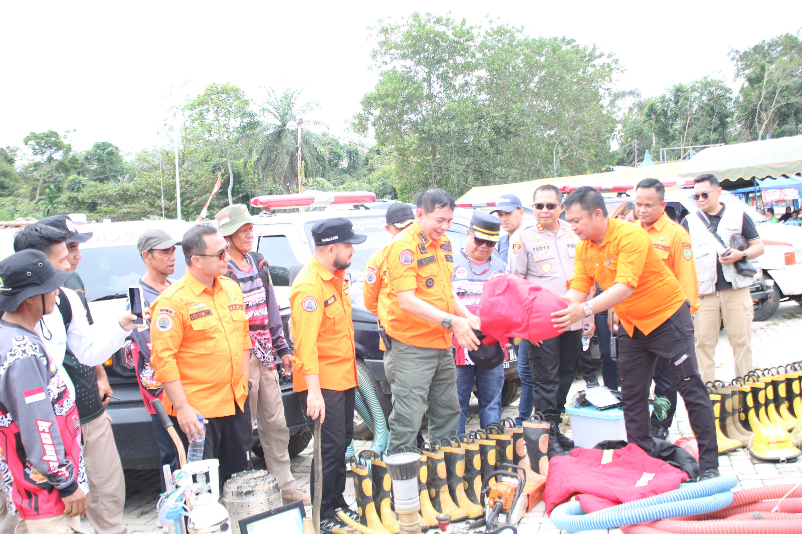 Usai Kukuhkan Tim, Bupati dan Wabup Bartim Cek Kesiapan Sapras Tim Tanggap Bencana